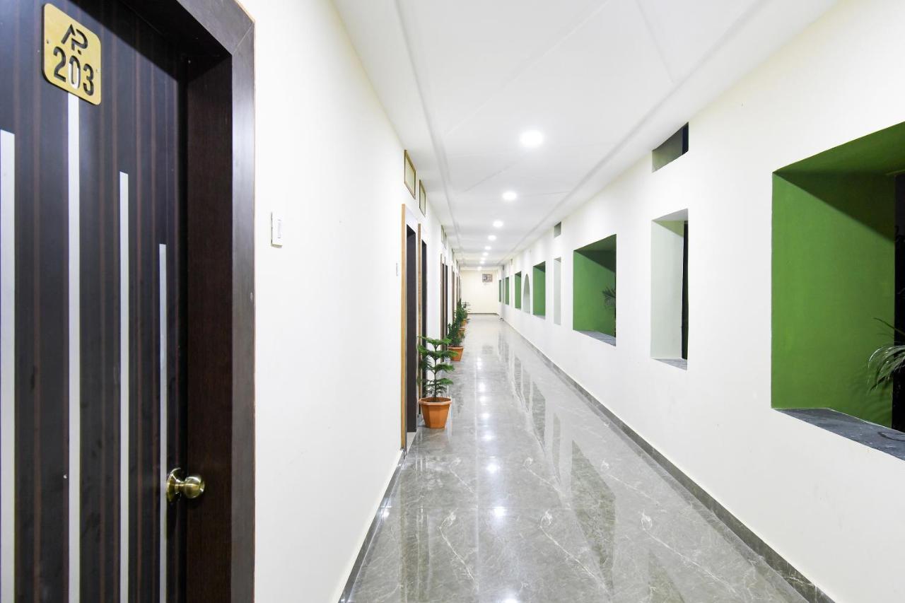 ホテルSpot On 67472 Anant Palace Raj Nandgaon エクステリア 写真